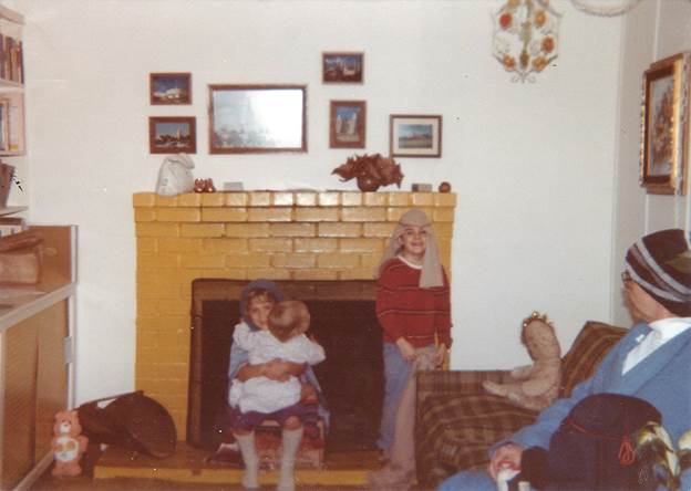 Melanie, Stephaine, Ryan and Dad getting ready for showtime on Christmas Eve.