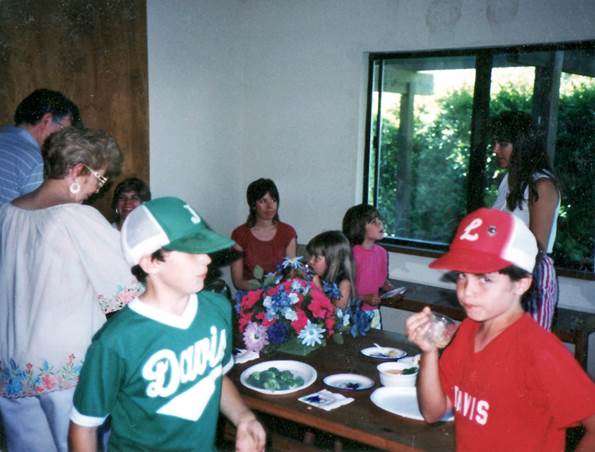 A group of people eating at a table

Description automatically generated with medium confidence