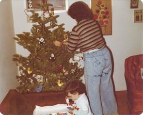 A person and child decorating a christmas tree

Description automatically generated