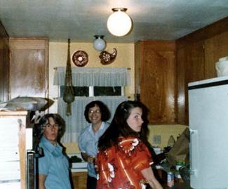 A group of women in a kitchen

Description automatically generated