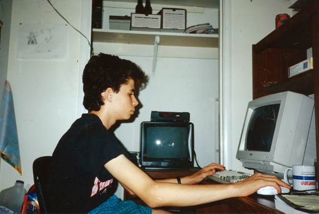 A person using a computer

Description automatically generated with medium confidence